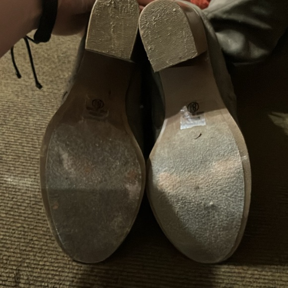 Size 8.5 suede excellent condition boots - Picture 3 of 4